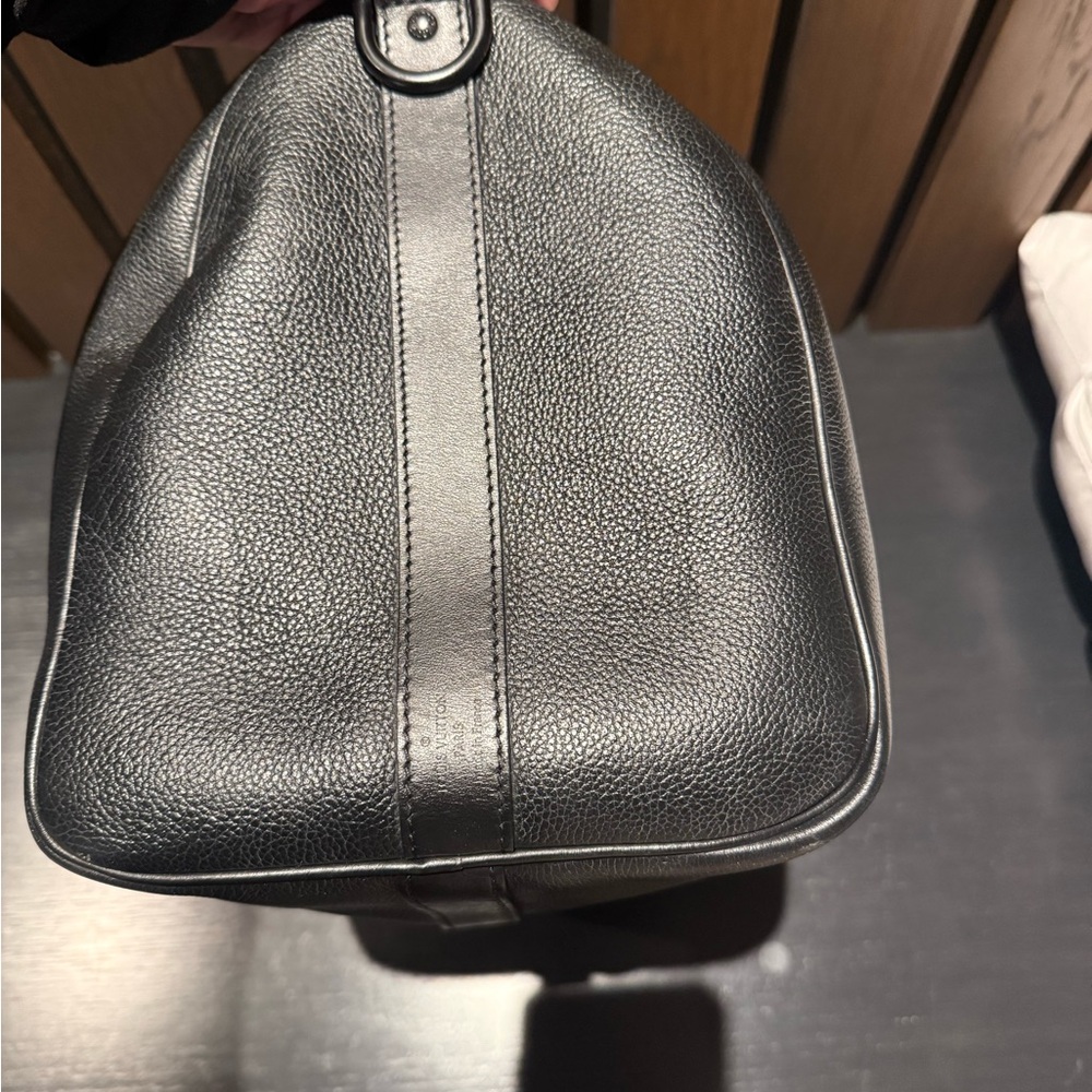 Louis Vuitton Keepall Bandoulière 45 – Aerogram Black Leather - Picture 11 of 11